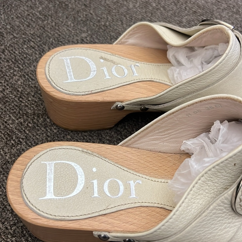 Christian Dior Embroidered Floral
Wooden Mules Size 35 - Picture 9 of 16
